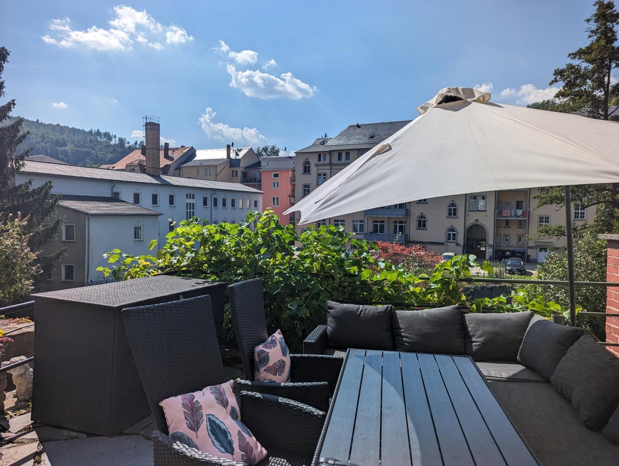 Hw2B - Urlaubsmagie - Wohlfuehlwohnung Mit Balkon, Pool, Sauna & Terrasse Sebnitz Exterior photo